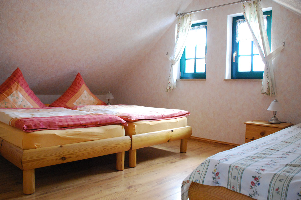 Bergsuite - Schlafzimmer mit Doppelbett und Einzelbett