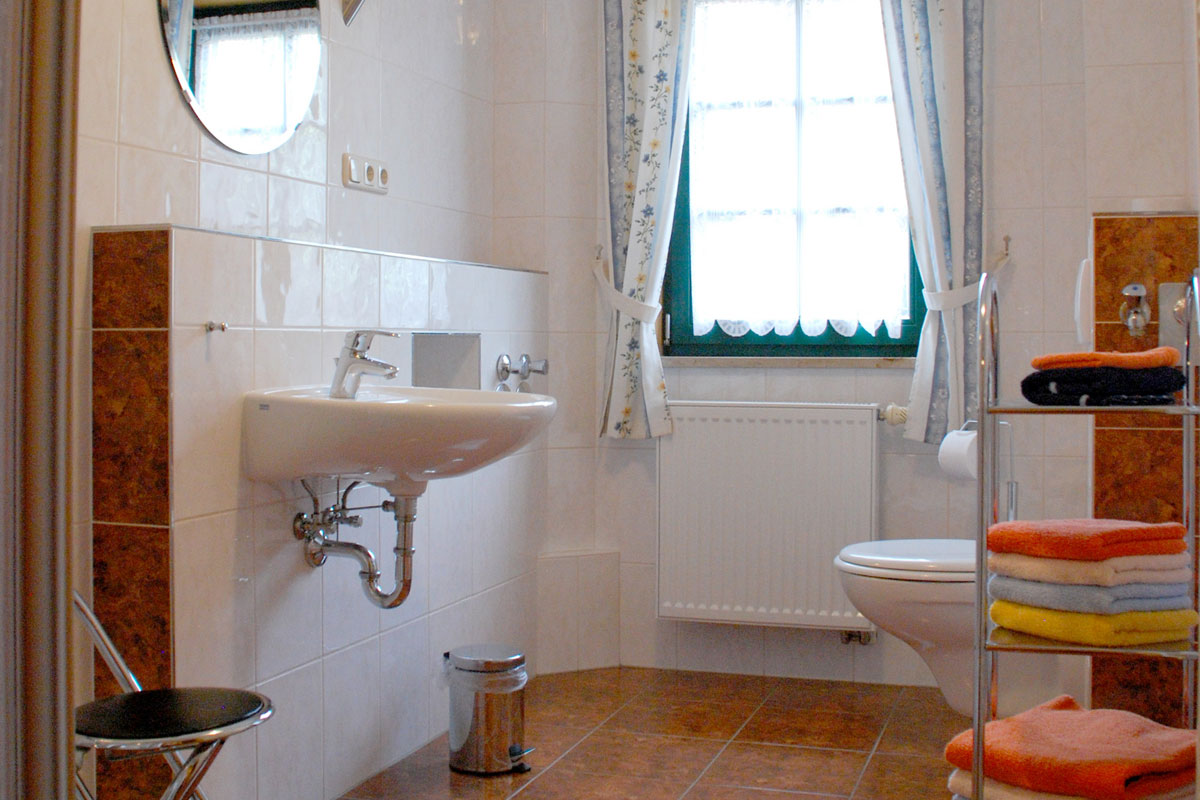 Flößersuite - Badezimmer mit Dusche und WC